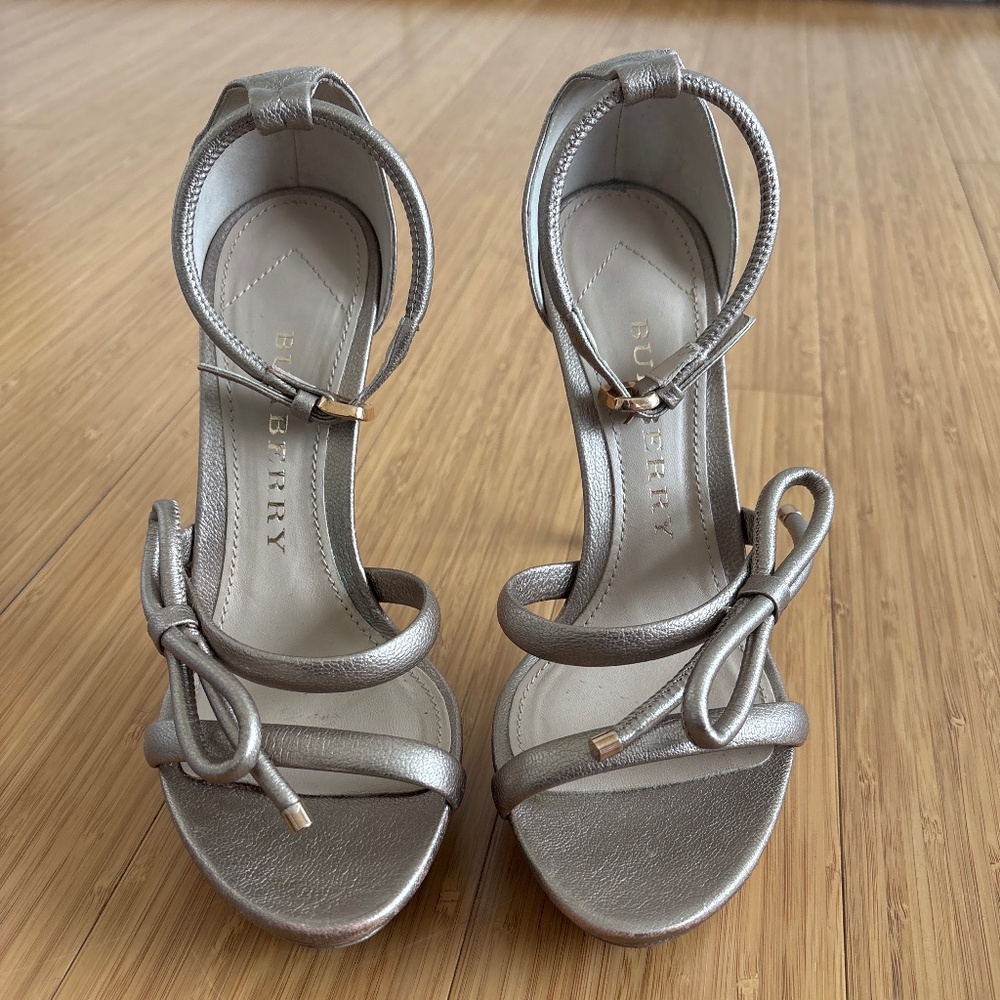 Burberry strappy sandals in rose gold